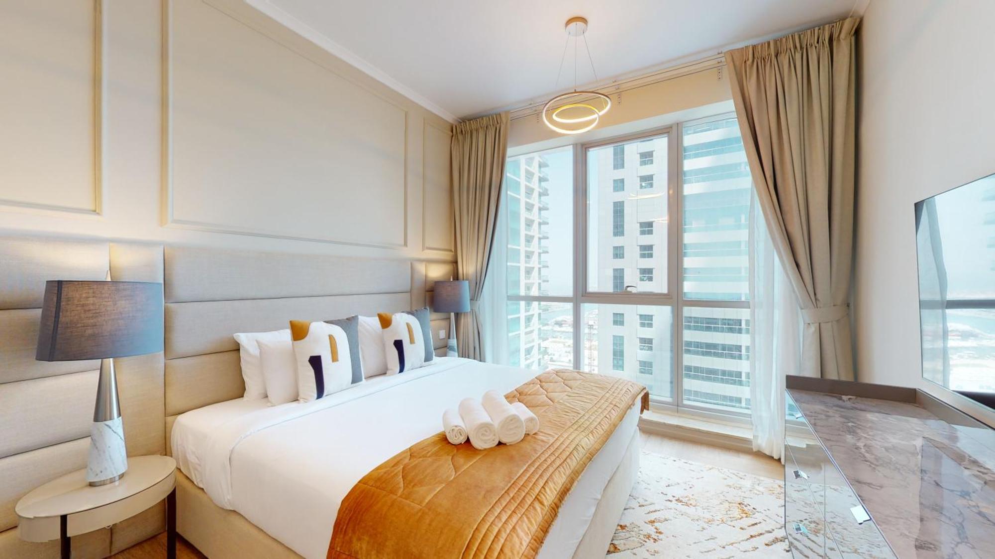 Vacationer I Glamorous 2 Bedroom I Steps From Barasti I Marina Views