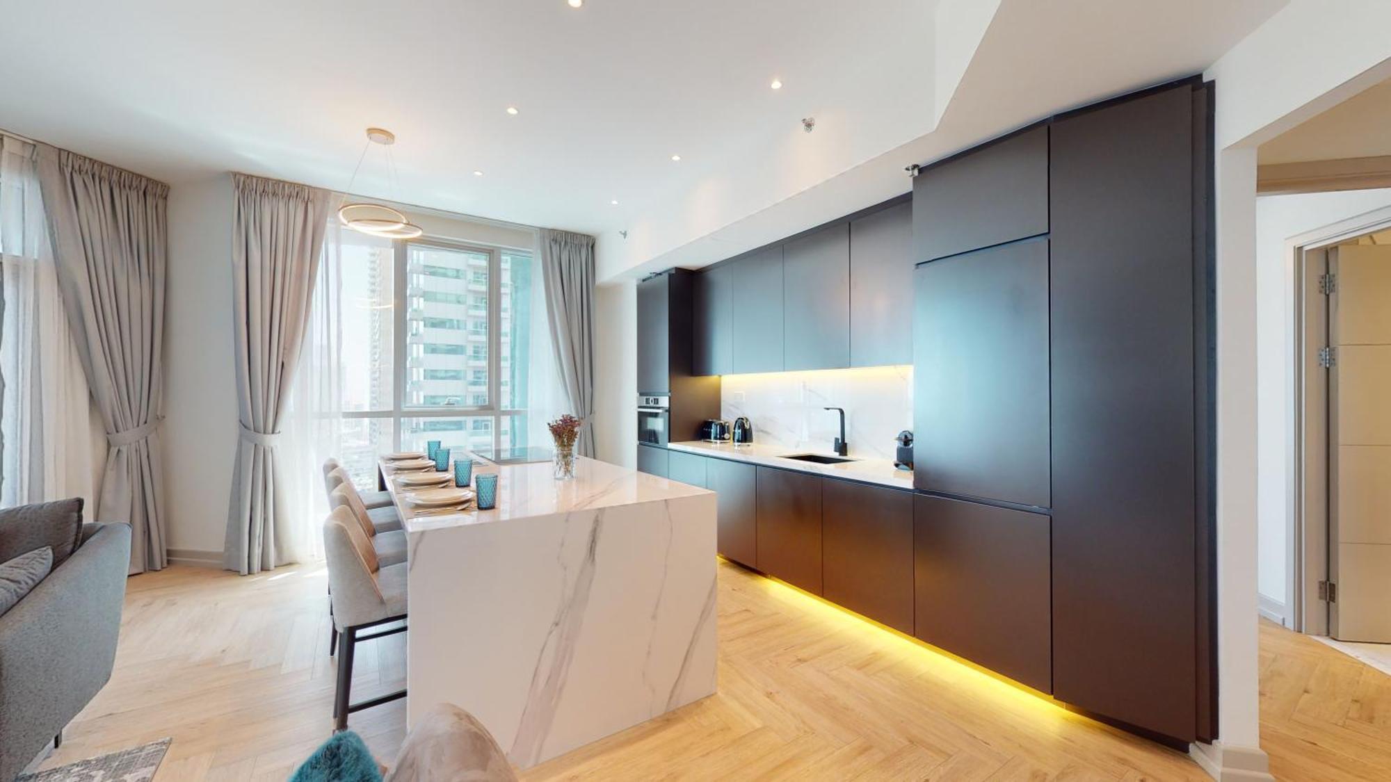 Vacationer I Glamorous 2 Bedroom I Steps From Barasti I Marina Views Apartment