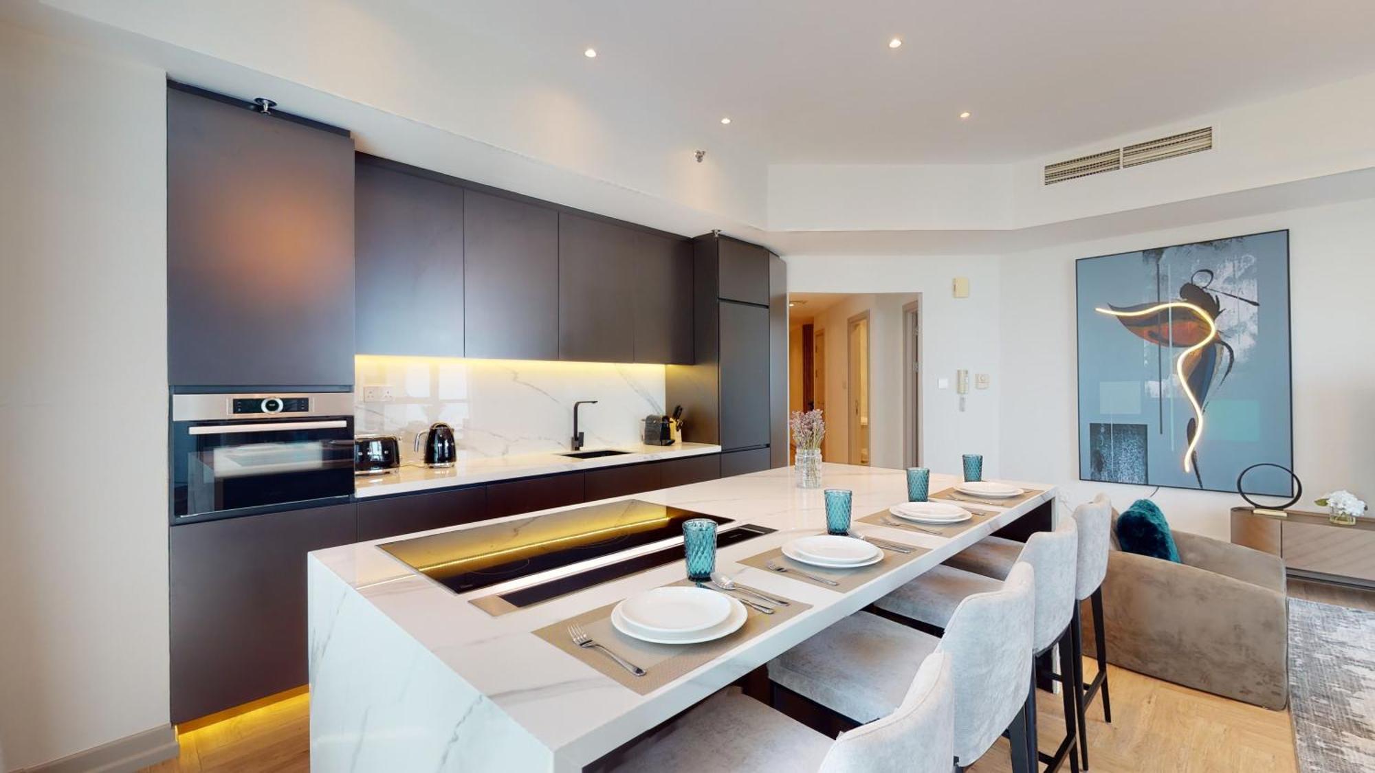 Vacationer I Glamorous 2 Bedroom I Steps From Barasti I Marina Views Apartment *