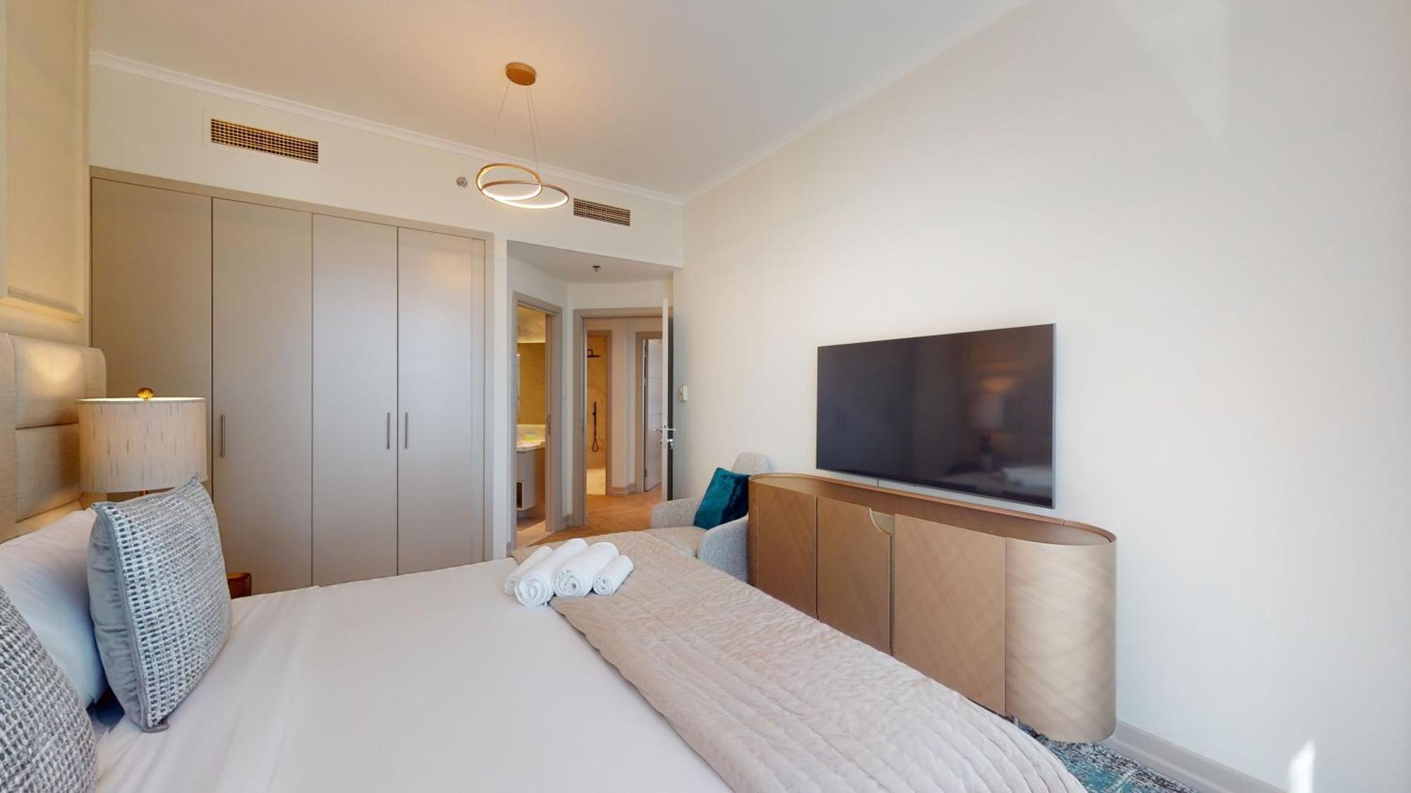 Vacationer I Glamorous 2 Bedroom I Steps From Barasti I Marina Views *